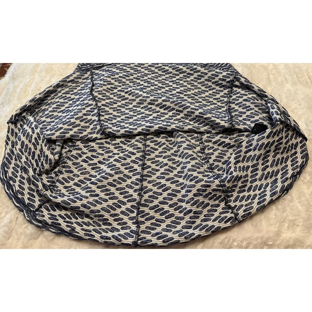 Chic Wave Pattern Mini Dress - Picture 11 of 16